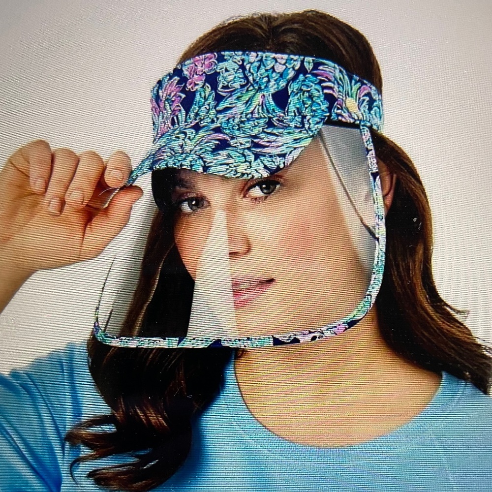 New in Package LILLY PULITZER in the shade High Tide Navy visor